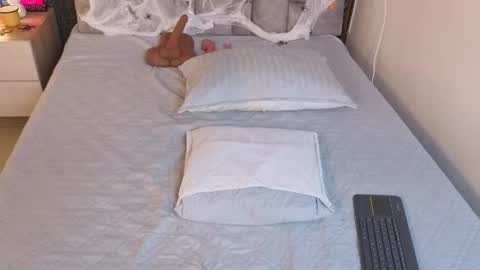 emmi_collins online show from November 1, 7:35 pm