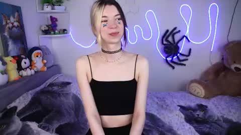 emmie_everly online show from June 24, 12:45 pm