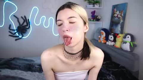 emmie_everly online show from June 17, 1:38 pm