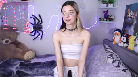 emmie_everly online show from August 4, 4:52 am