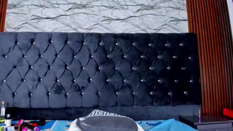 Emely online show from December 17, 7:07 am