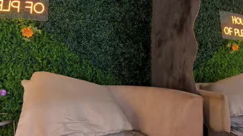 Emmiily online show from March 4, 6:26 am