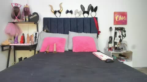          online show from July 28, 2:13 pm