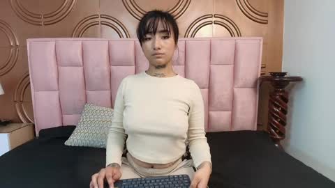 Emmily keller online show from April 13, 1:26 pm