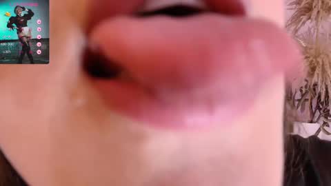 Emmy Walker online show from March 10, 5:07 pm