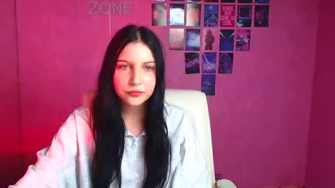 Emma online show from November 13, 8:00 pm