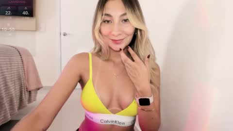 emyconneer online show from November 3, 11:17 pm