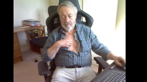 erasmus_d online show from June 8, 5:14 pm