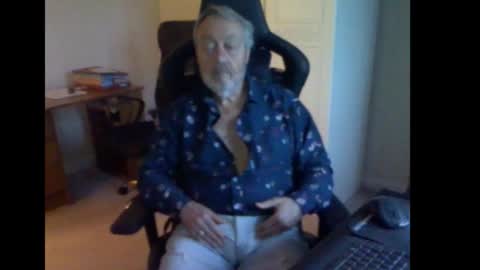 erasmus_d online show from September 14, 5:25 pm