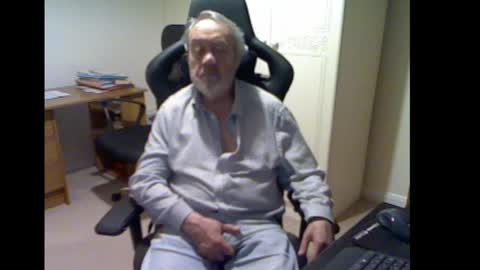 erasmus_d online show from February 20, 6:35 pm