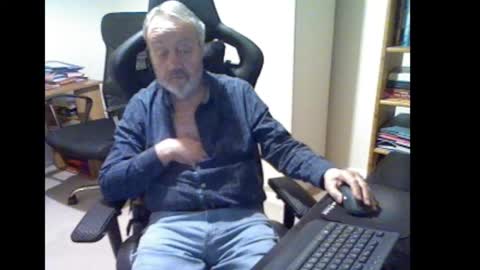 erasmus_d online show from November 19, 6:28 pm