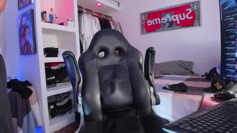 Snapshot of eren_blade_ chatting on September 28, 5:49 am Tht BOSS Eren online show from September 28, 5:49 am