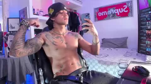 Snapshot of eren_blade_ chatting on October 11, 11:08 pm Tht BOSS Eren online show from October 11, 11:08 pm