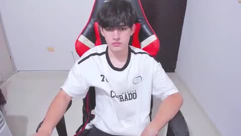 eren_tatakae online show from December 18, 3:35 am