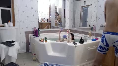 erick online show from December 4, 3:06 am