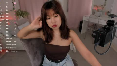 erika_kim online show from April 17, 7:33 am