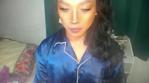 erika_madrigal online show from October 26, 11:44 am