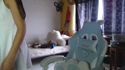 Snapshot of erina_1 chatting on February 7, 5:18 pm erina_1 online show from February 7, 5:18 pm