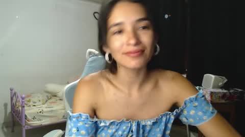 Snapshot of erina_1 chatting on January 18, 12:35 am erina_1 online show from January 18, 12:35 am