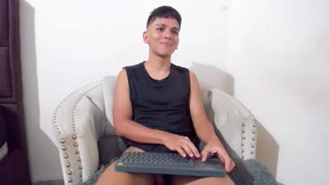 eron_crown online show from June 5, 5:46 am