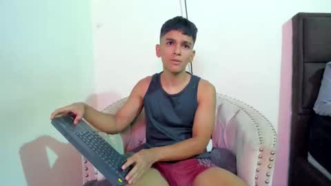 eron_crown online show from June 8, 3:29 am