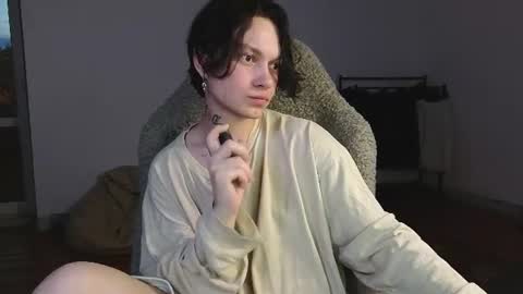 esajukyy online show from June 14, 3:47 pm