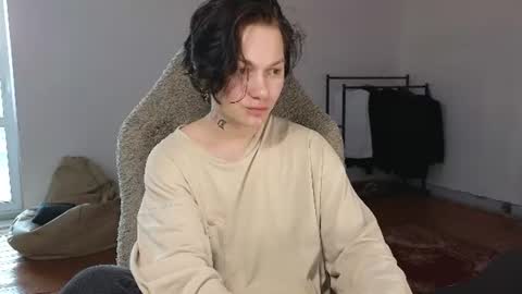 esajukyy online show from July 26, 1:20 pm