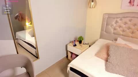 Escarlet online show from November 19, 12:37 pm