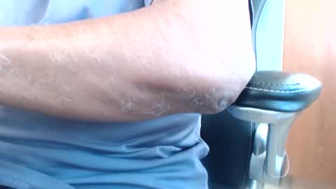 Snapshot of escorpion51 chatting on March 2, 4:10 pm escorpion51 online show from March 2, 4:10 pm