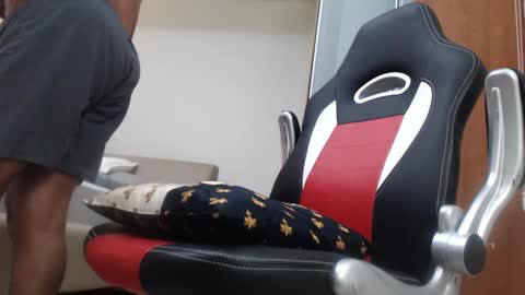 Snapshot of escorpion51 chatting on February 10, 2:52 am escorpion51 online show from February 10, 2:52 am