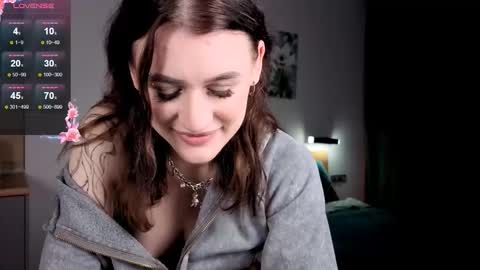 EshleGreen online show from November 28, 3:19 pm