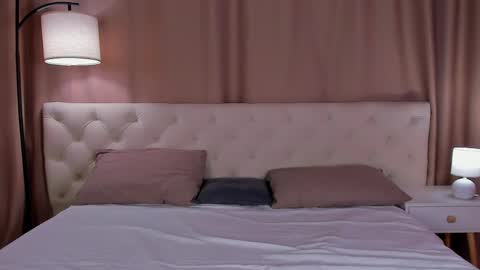 esme_fox online show from June 8, 5:25 pm