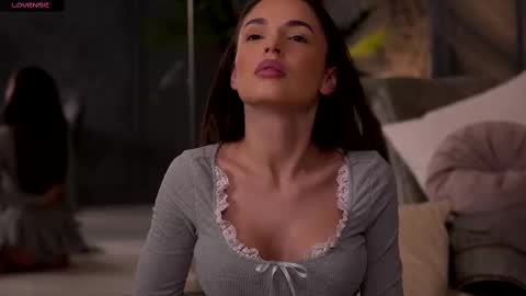 Snapshot of esmeainsley chatting on February 12, 2:45 am Raluca online show from February 12, 2:45 am