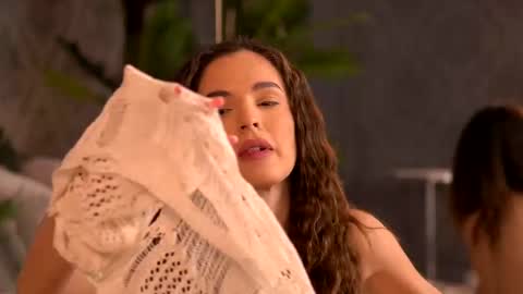 Snapshot of esmeainsley chatting on March 5, 2:36 am Raluca online show from March 5, 2:36 am