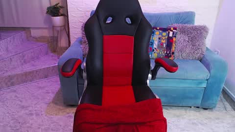 Esmeralda online show from December 17, 9:39 am