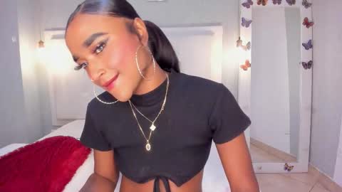 esmeraldanyx online show from December 2, 9:35 pm