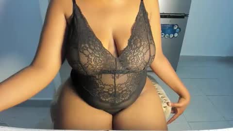 Esme online show from December 19, 4:13 pm