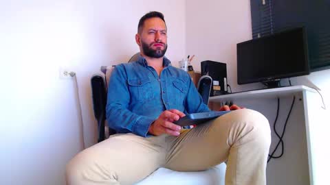 esteban online show from February 3, 2:10 pm