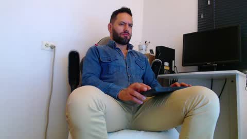 esteban online show from April 3, 4:03 pm