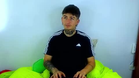 Esteban independent model online show from March 5, 1:28 pm