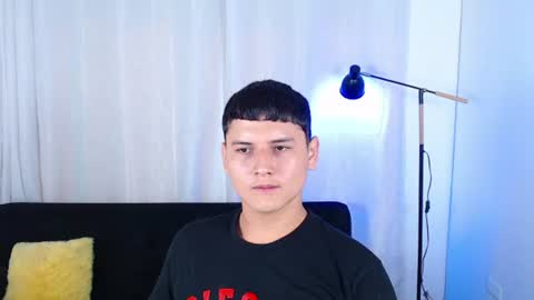 estebancum18 online show from June 11, 1:31 pm