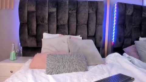 estefania__gomez online show from March 9, 9:25 pm