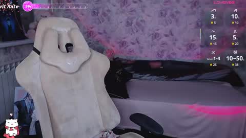 estelle_hicks online show from June 13, 7:13 pm