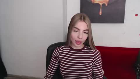 esternoir online show from December 3, 8:48 am