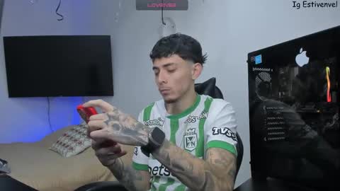 estivenvel online show from February 15, 3:11 pm