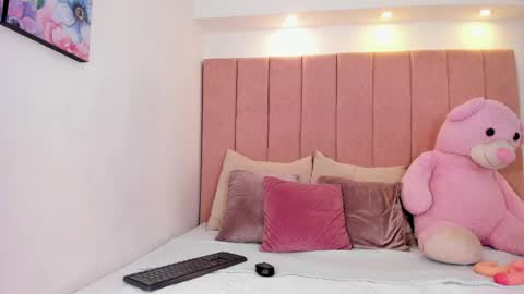 Estrella  online show from April 12, 8:57 pm