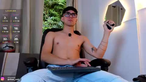 etham_wolf1 online show from July 18, 7:49 pm
