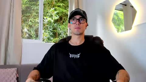 etham_wolf1 online show from June 1, 6:20 pm