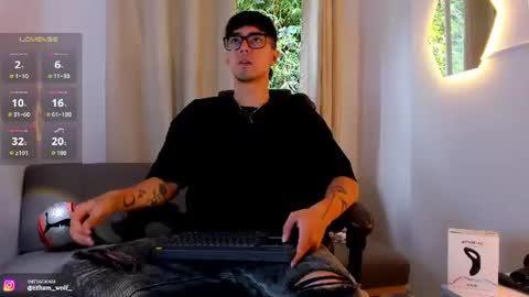etham_wolf1 online show from July 28, 6:42 pm