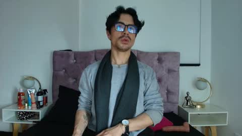 ethan  online show from March 3, 3:35 am